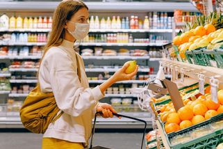 Otřesné svědectví z polského supermarketu: Češi to tu devastují. Zboží končí často i na zemi - Médium.cz